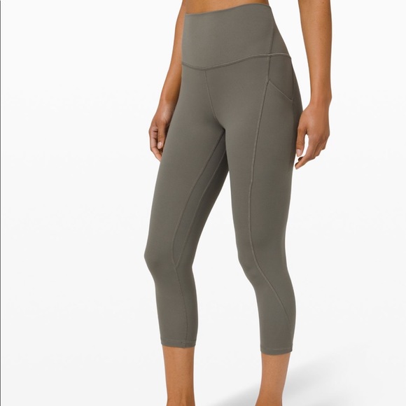 lulu aligns 25” with pockets - Picture 5 of 5